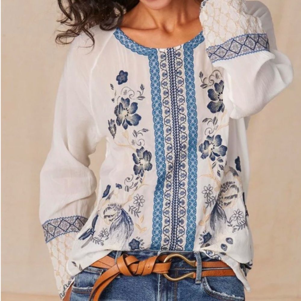 JOHNNY WAS Lauren Top White Blouse with Blue Embroidery Size Medium
